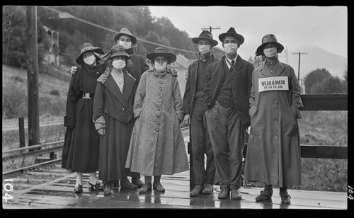 1918 Citizens wearing masks against the flu